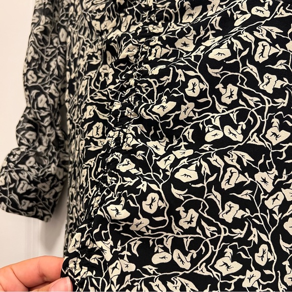 TOPSHOP Ruched Detail V-Neck Dress - Picture 11 of 14